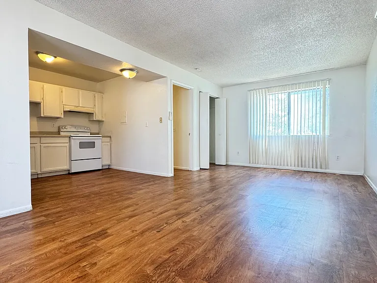 North Central (Stone and Prince), 2 story apartment complex with a/c! — Photo 23