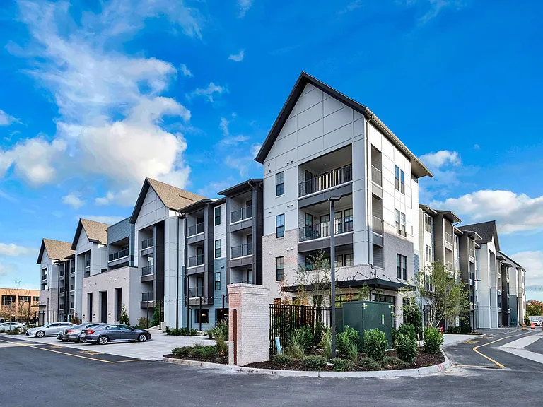 District 757 Apartments — Photo 34