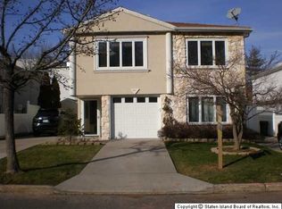 47 Oak Ln, Staten Island, NY 10312