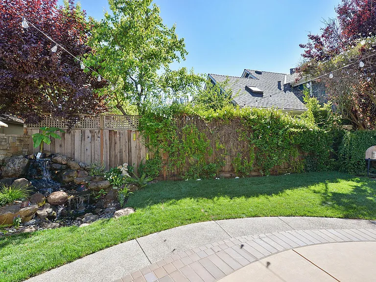 1201 University Dr — Photo 27