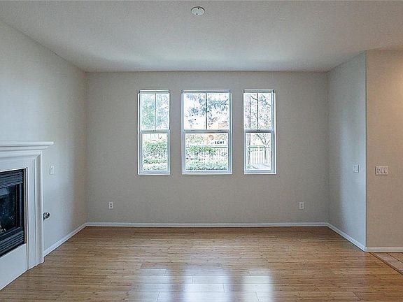 4th image of 26025 Iris Ave Unit B