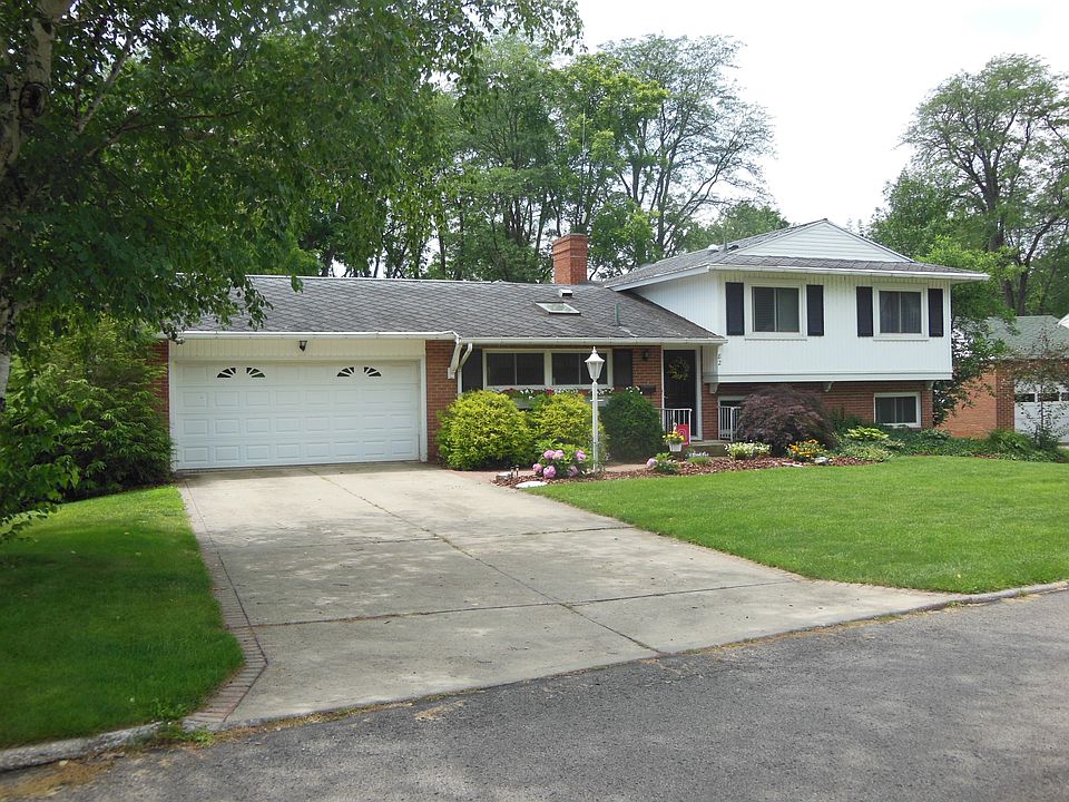 1st image of 82 Glenwood Dr