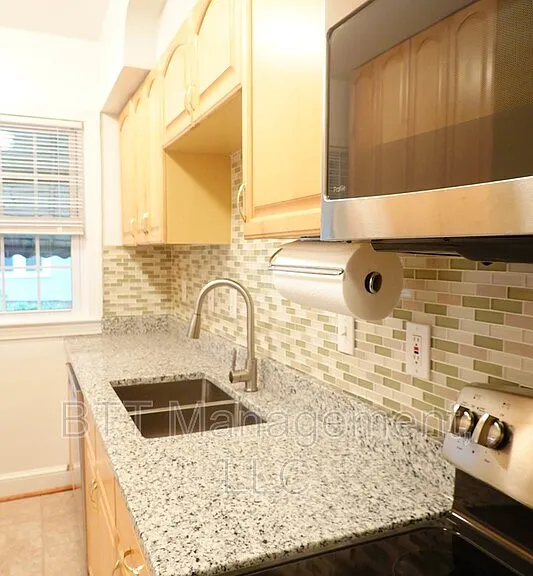 800 Maplewood Ave #1 — Photo 14