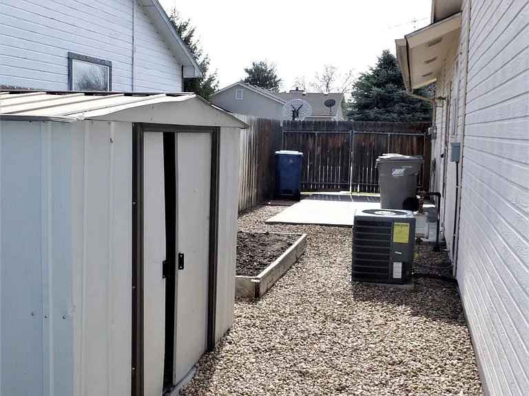 10322 W Jewell St — Photo 15