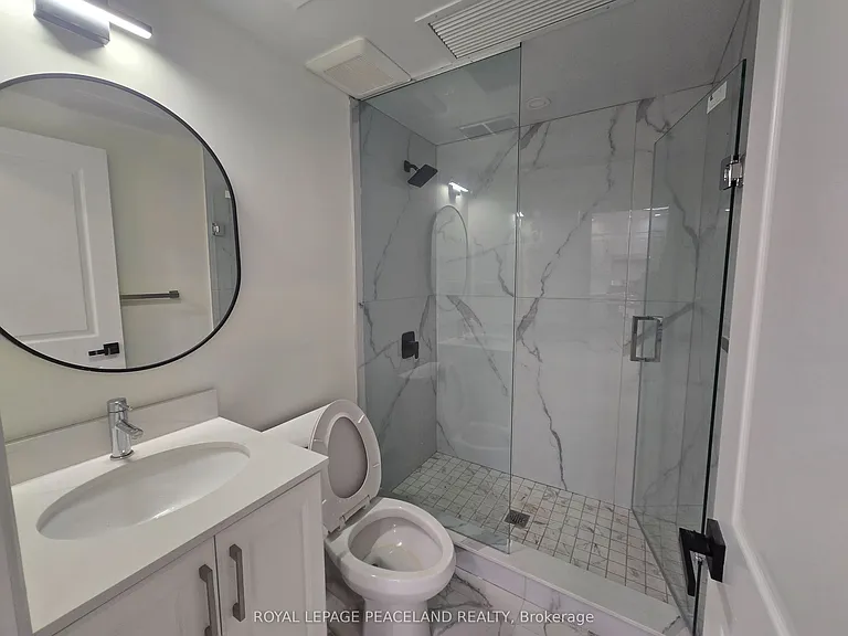 556 Spadina Cres #LANEWAY HSE LWR — Photo 8