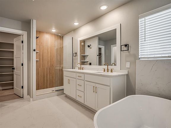 5th image of 2628 Crescent Ave
