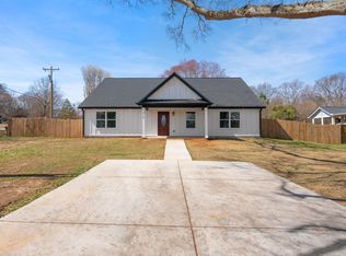 210 Sulphur Springs Dr, Greenville, SC 29617