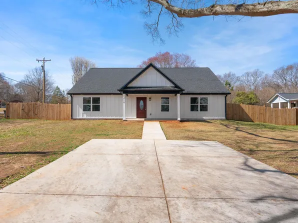 210 Sulphur Springs Dr, Greenville, SC 29617