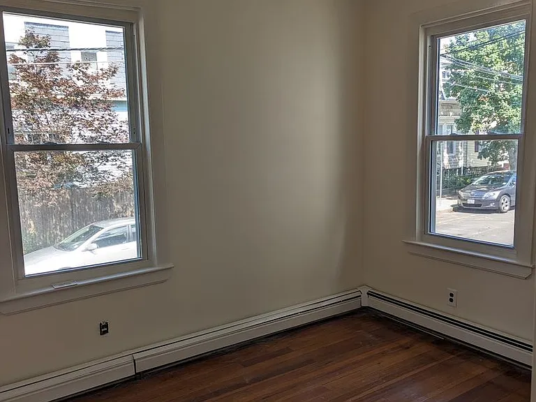 R - 13-19 Houghton Street — Photo 6