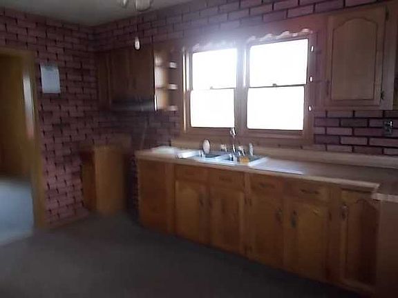 3rd image of 142 Martha St