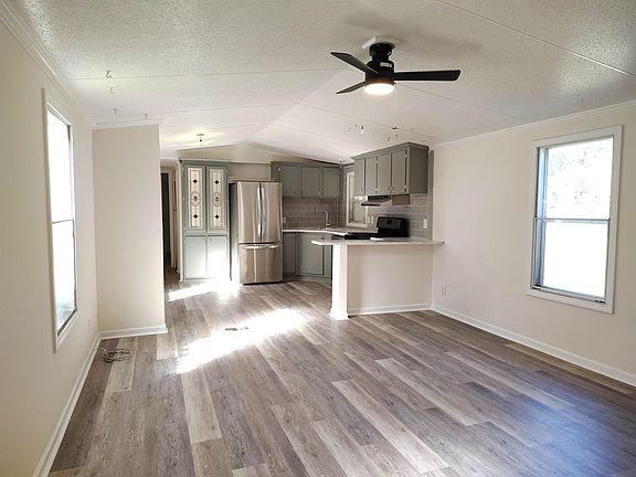 3rd image of 308 Safari Ln