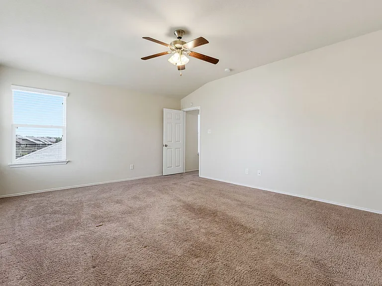 9701 Raeburn Ct — Photo 10
