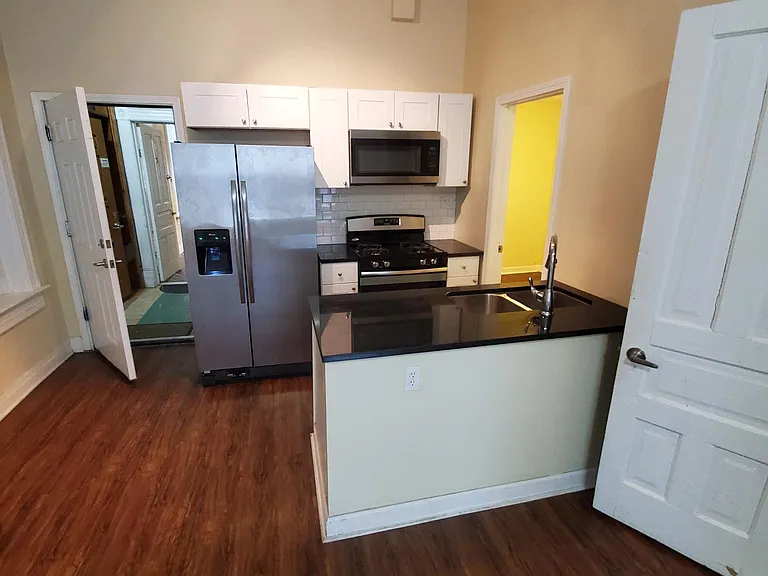 1651 W 19th St #1 — Photo 9