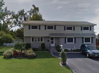 24 Brookwood Dr, Wyandanch, NY 11798
