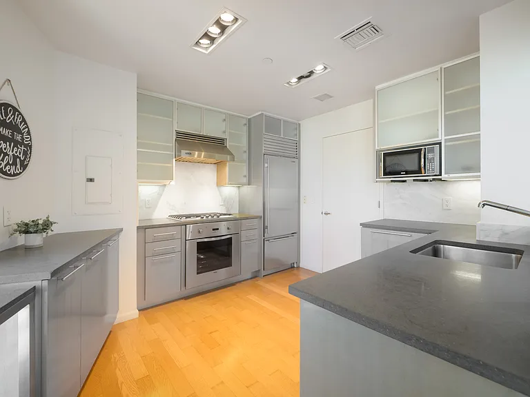 200 Chambers St #5C — Photo 5
