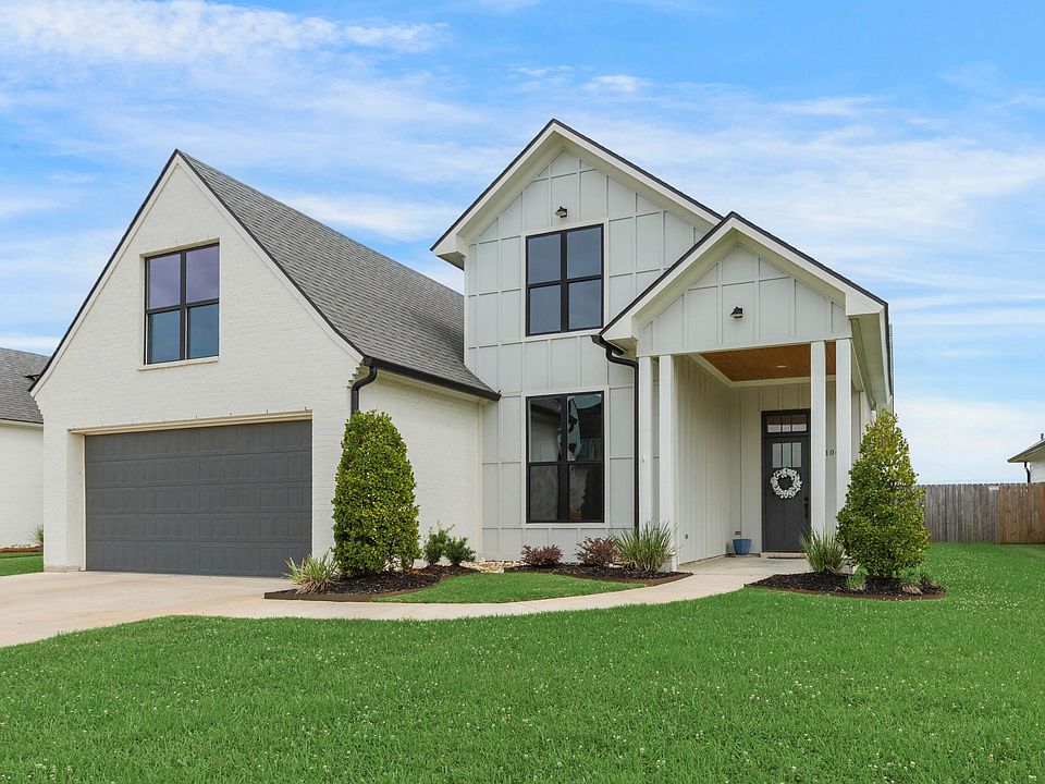 1st image of 104 Alexander Palm Ave