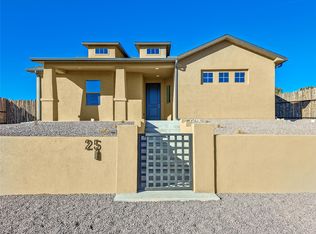 25 Flower Garland Rd, Santa Fe, NM 87508