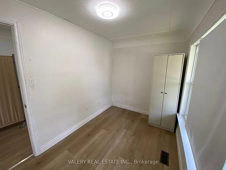 374 Edmonton St #MAIN — Photo 12