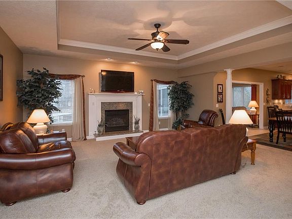 4th image of 7656 Bluebird Ct