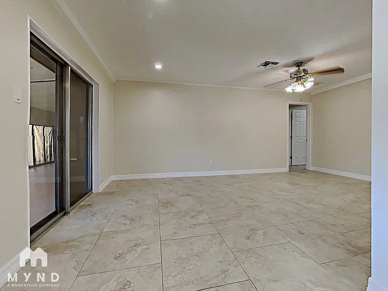 10503 Kirkdale Dr — Photo 2