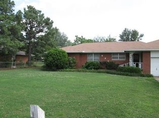 936 NW 33rd St, Moore, OK 73160