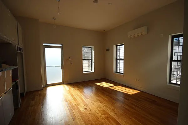 Rented by Nooklyn NYC LLC | media 24