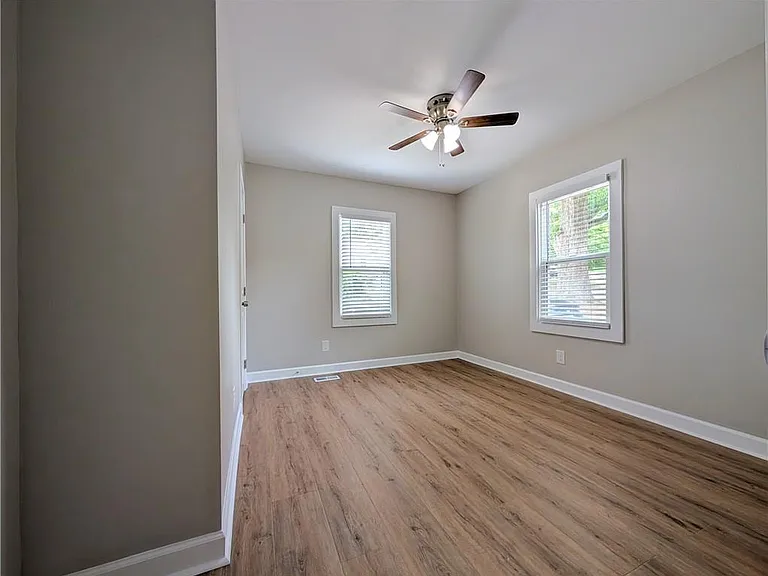 1377 Pine Ave — Photo 9