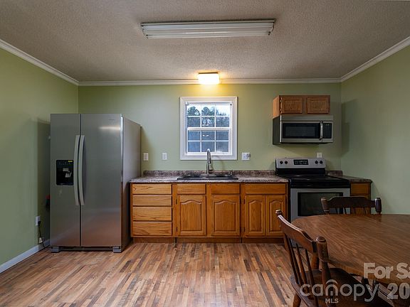 5th image of 602 Rothrock Rd