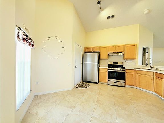 5th image of 539 Lady Diana Dr