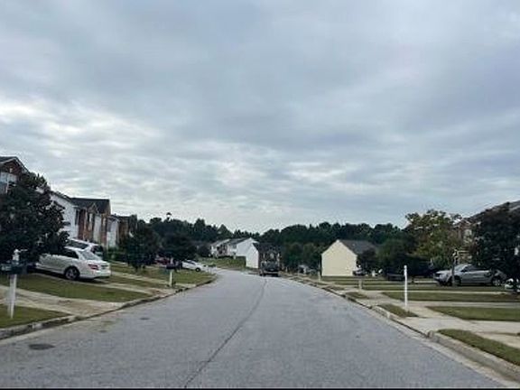 Exterior Neighborhood (street photo)