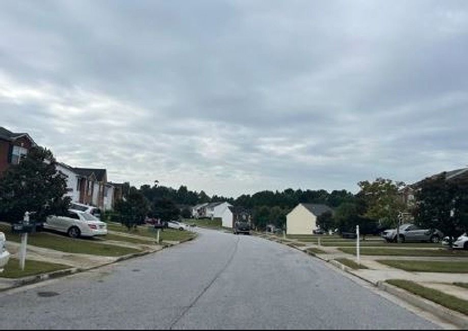 Exterior Neighborhood (street photo)