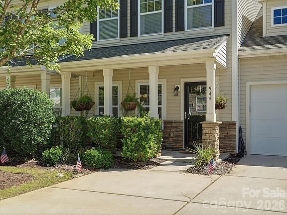 2nd image of 944 Summerlake Dr