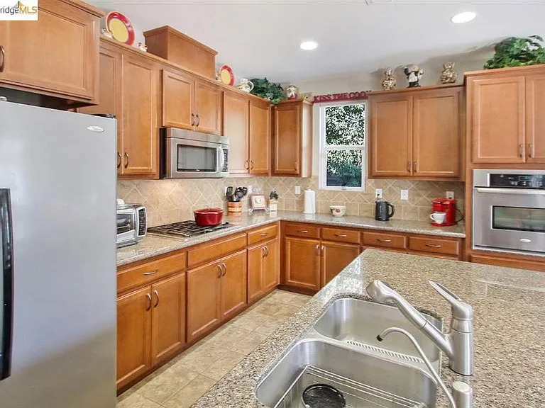 790 Yosemite Dr — Photo 7