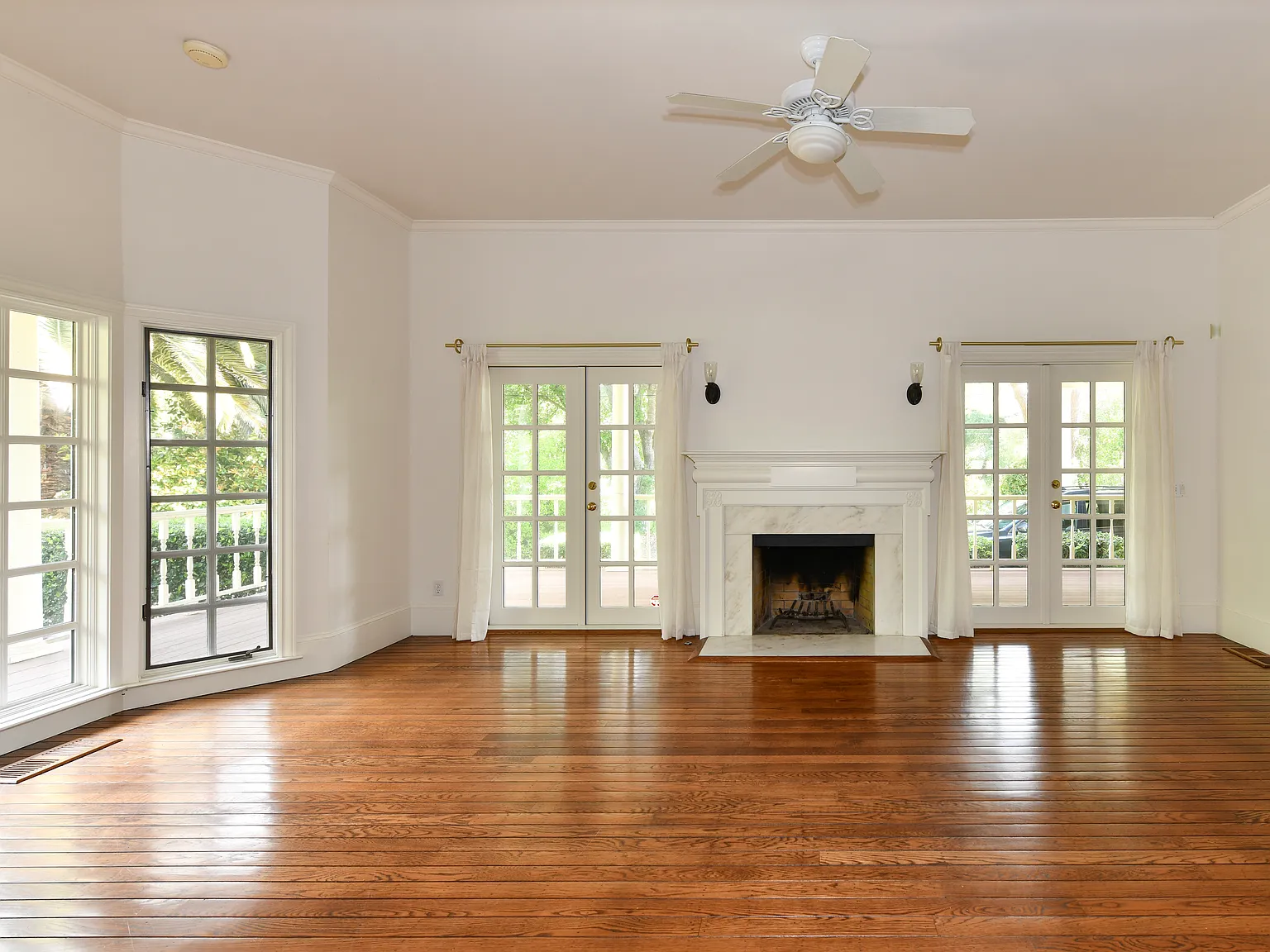 4 bed, 3878 sqft, $6,500 — Photo 4