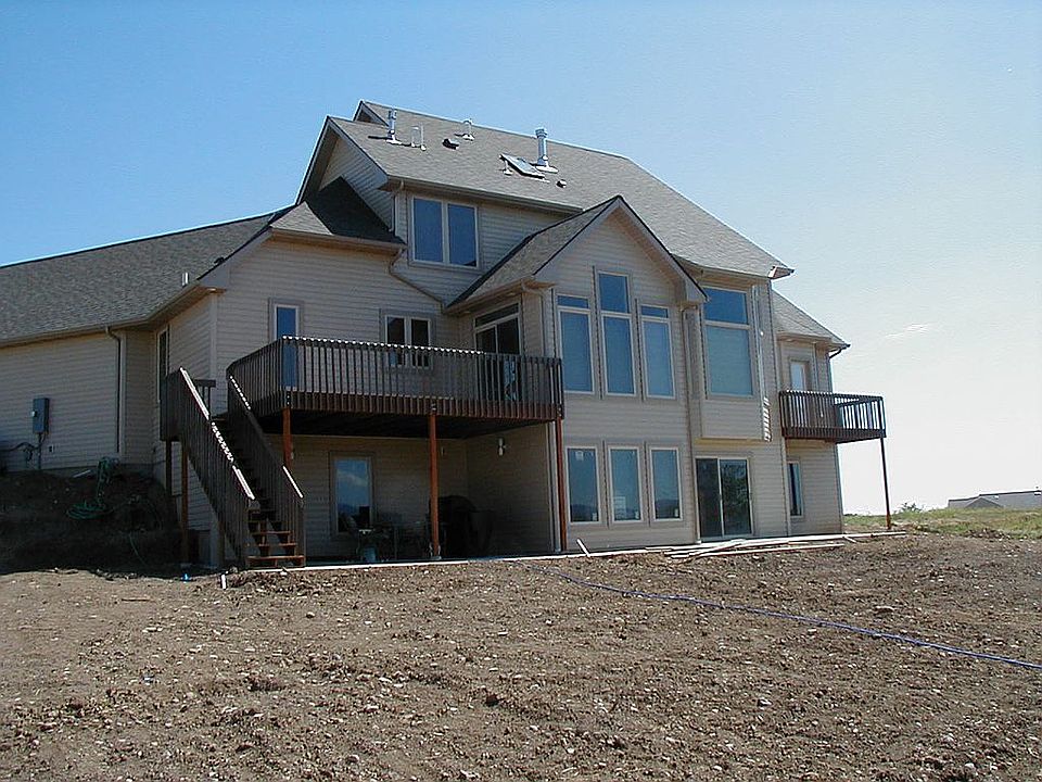 2nd image of 568 Kingfisher Ave