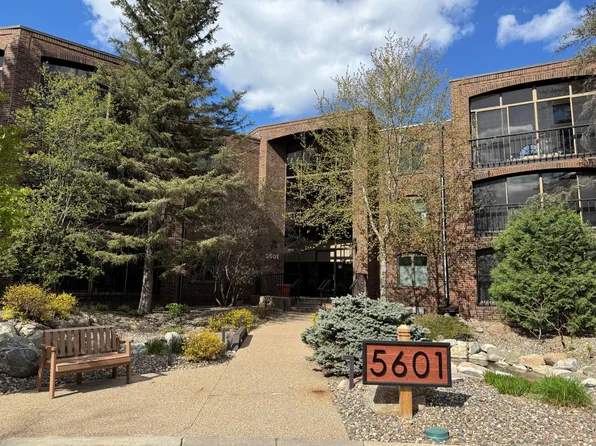 5601 Dewey Hill Rd APT 220, Edina, MN 55439