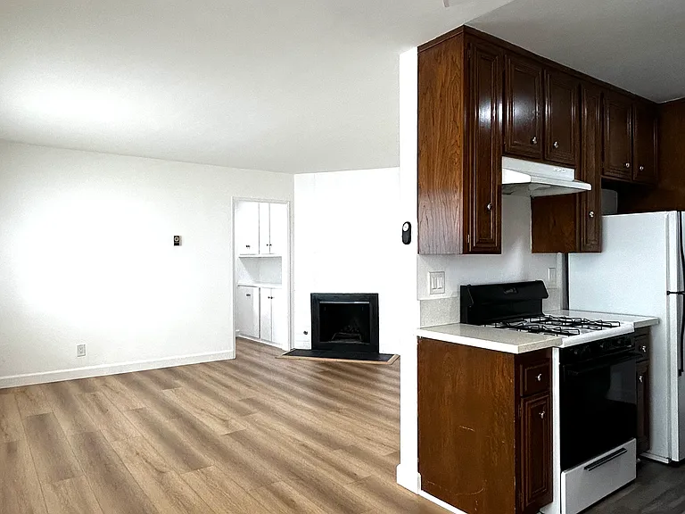 1220 Wellesley Ave #8 — Photo 6