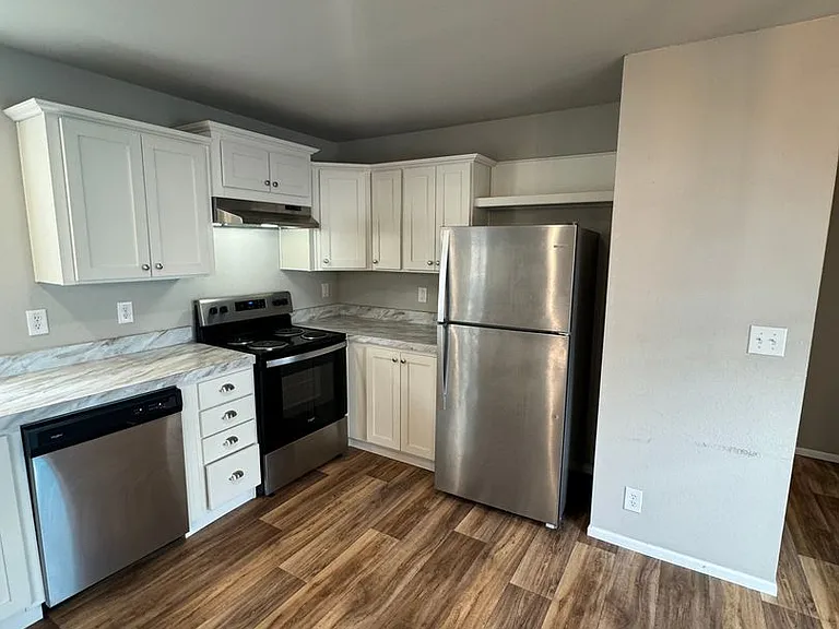 512 SW 15th St — Photo 2