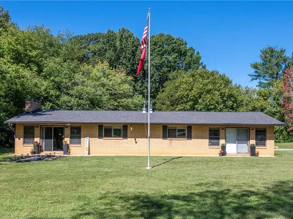 490 Pinecroft Blvd, Lexington, NC 27295
