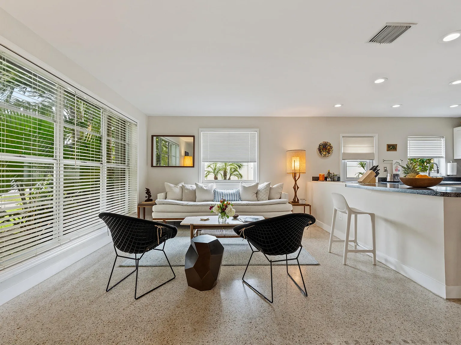 3 bed, 2.0 bath, 1761 sqft, $5,250 — Photo 3