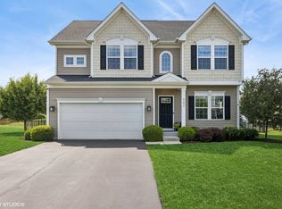 942 Sunburst Ln, Gilberts, IL 60136