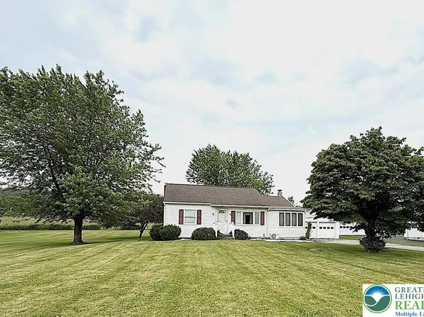 619 Penn Dr W, Tamaqua, PA 18252