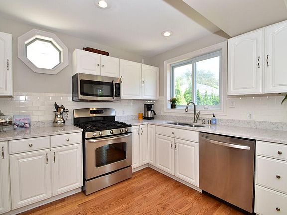 5th image of 5270 N Kent Ave