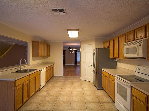 5th image of 807 Horseshoe Falls Dr