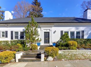 88 Beverly Ln, Great Neck, NY 11021