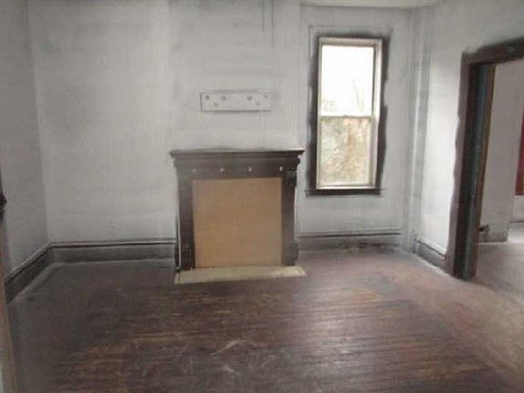 3rd image of 29 S Bryant Ave