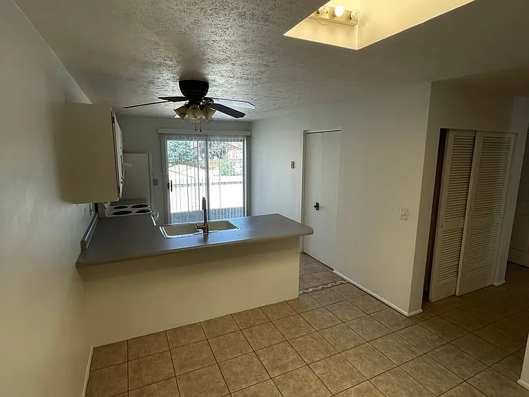 1893 E Jeremy Ct — Photo 16