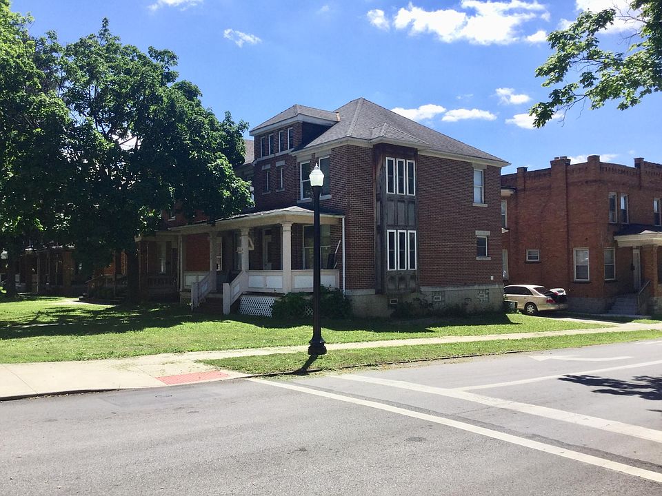 1st image of 1639 Summit St #1641