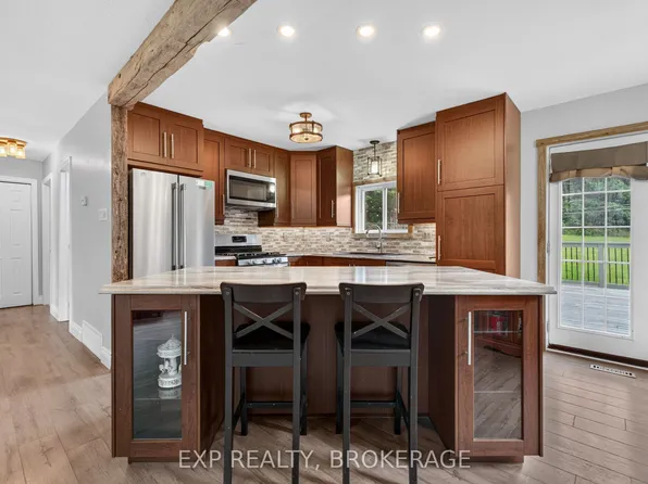 9009 Perth Rd, Rideau Lakes, ON K0H 2L0