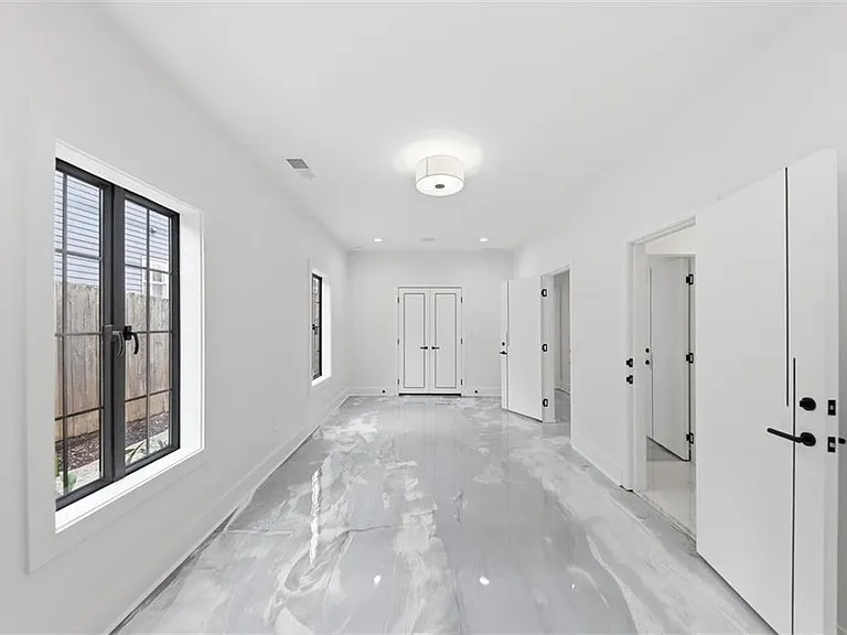 1385 Sylvan Cir NE — Photo 18